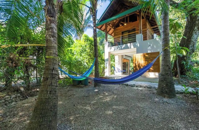 Treehouse studio w/pool steps to surf yoga & cafes