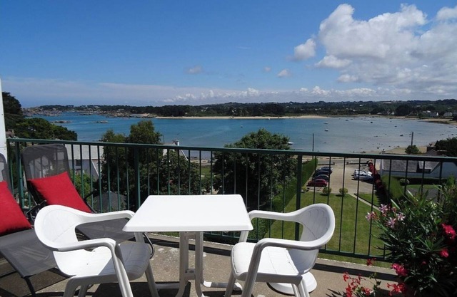 Trégastel, Pink Granite Coast - Apartment STARFISH* with panoramic sea view