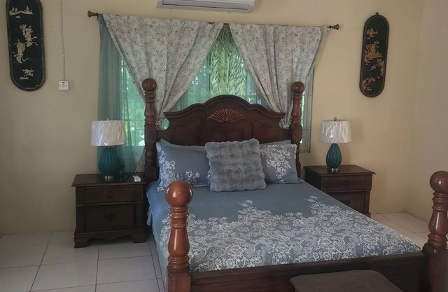 Tremendous building with AC in Negril