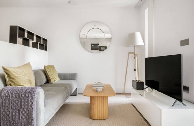 Trendy 1BR Whitechapel w/Balcony and Gym, by Blueground