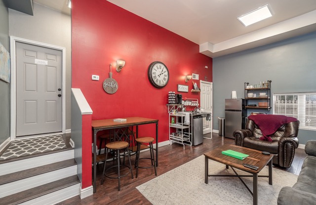 Trendy Dwntn Loveland Condo-Pets Welcome- Close to Rocky Mountain National Park!