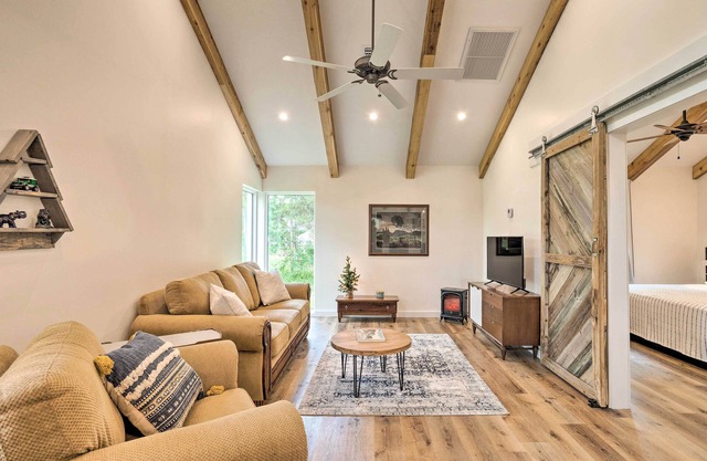 Trendy Palm City Cottage w/Porch on 5 Acres!