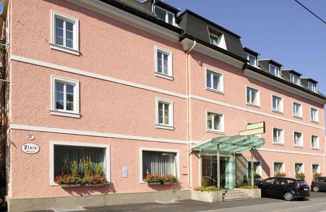 Triple room with shower and bath, toilet - clipper, hotel