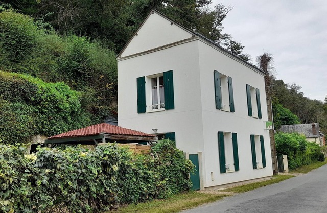 Troglodyte house with WiFi, barbecue, and fireplace