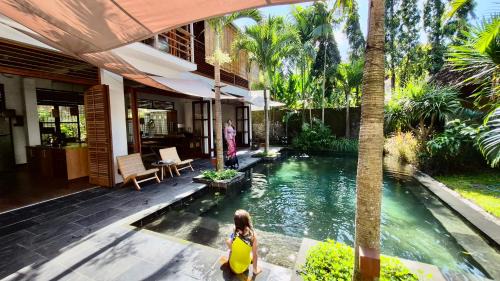 Tropical 4 Bedrooms Villa in Central Penestanan, UBUD