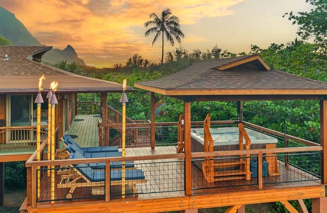 Tropical Bamboo Hideaway By Parrish Kauai - walk to beach & privacy!