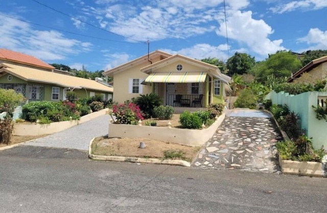 Tropical Blessings-Ocho Rios/Rental Car Available