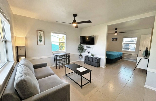 Tropical King Cottage with Heated Pool & Full Kitchen - Near Beach!