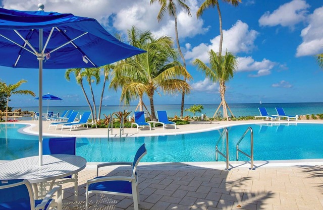 Tropical Paradise: 1BR Suite @ Limetree Resort