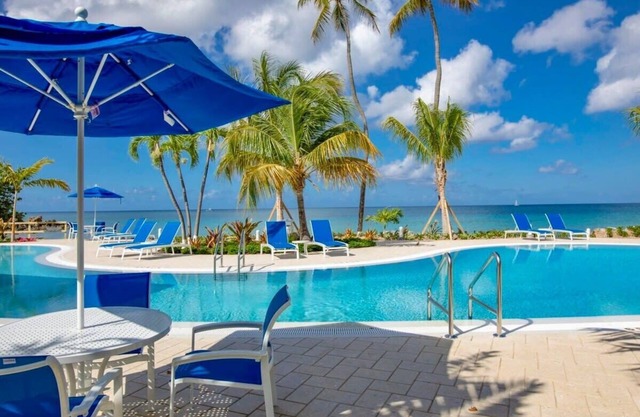 Tropical Paradise: 1BR Suite @ Limetree Resort