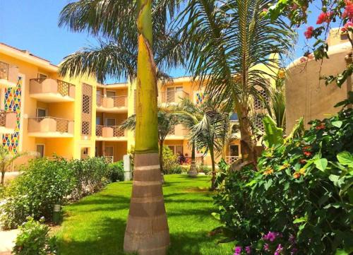 Tropical Resort Pool View - Three Bedroom