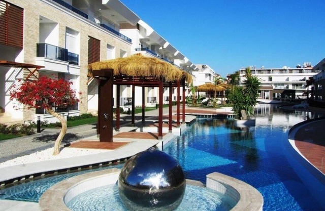 TROPICAL RETREAT is a beautiful 2 bed home in a stunning gated community