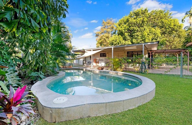 Tropical Tranquillity - Spacious Poolside Cottage