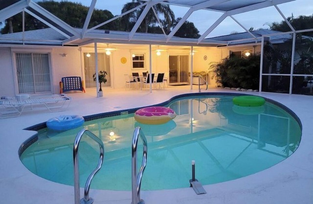 ☀ Tropical Vacation Home w/HEATED POOL ☀