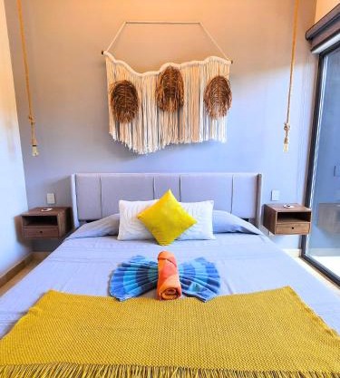 "Tropical Vibe" Private Jacuzzi, Free beach club & Rooftop Pools