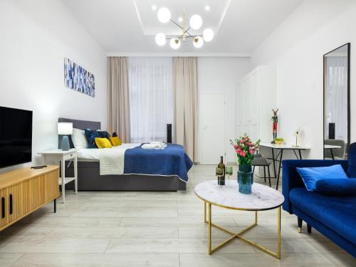 TRUE COLORS Apartments - Old Town - Wawel Hill - Vistula River - by Homelike Krakow