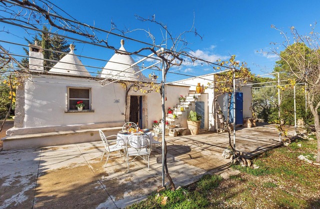 Trullo del Sole by BarbarHouse