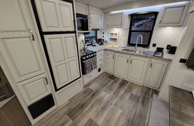 Try The RV Life - 2022 Cougar Executive