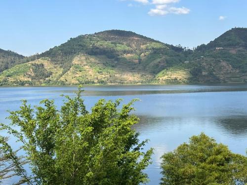 Twin Lakes Rwanda Boat Tours