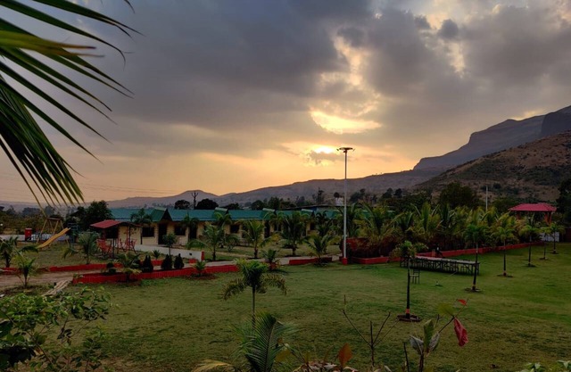 Twin Mountain Resort