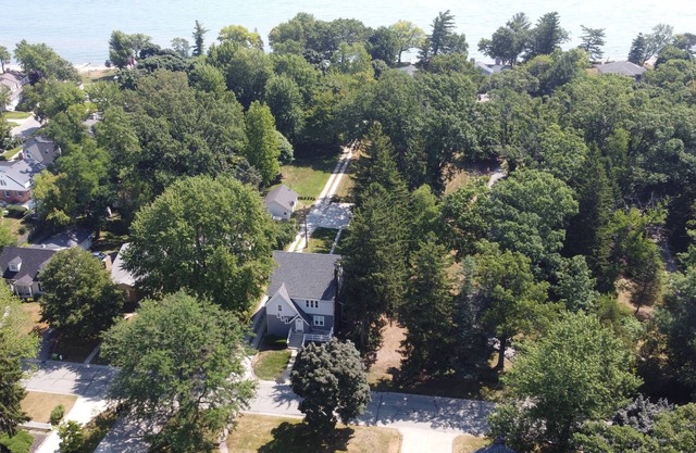 Two 3/1 Apts. in Huge Home One House off Lake w/Lake Views, Walk to Beaches