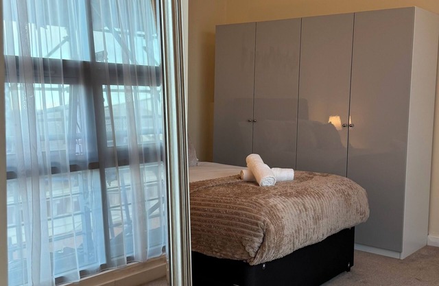 Two bed apartment by LURXURY STAYS