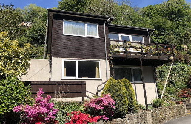 Two bed Appt. 10 minutes walk to Lynton . Riverside location. EV charge point