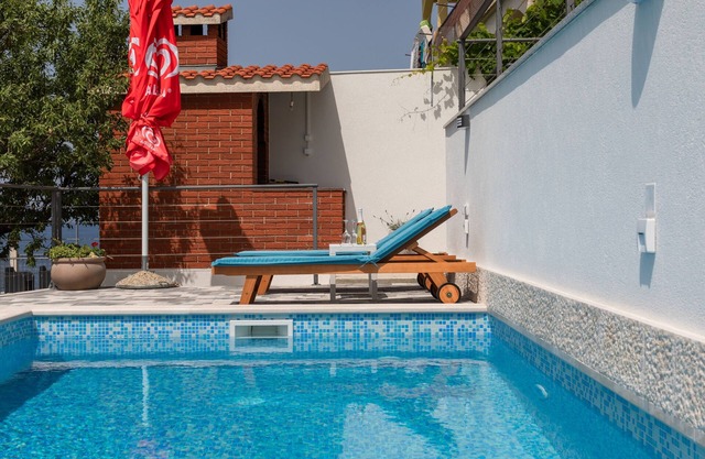 Two bedroom apartment near beach Zavode, Omiš (A-1021-b)