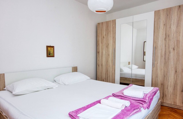 Two bedroom apartment near beach Šparadići, Šibenik (A-21600-a)