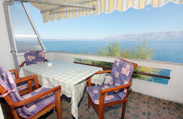 Two bedroom apartment near beach Cove Solotiša, Hvar (A-5610-d)