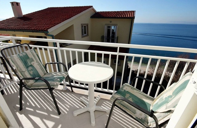 Two bedroom apartment near beach Drašnice, Makarska (A-6051-a)