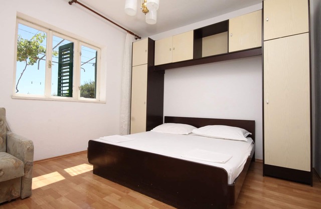 Two bedroom apartment with terrace and sea view Makarska (A-6791-b)