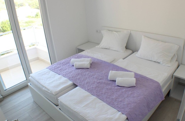 Two bedroom apartment with terrace and sea view Promajna, Makarska (A-20710-i)
