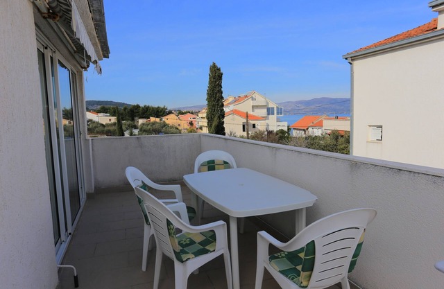 Two bedroom apartment with terrace and sea view Slatine, Čiovo (A-16345-a)