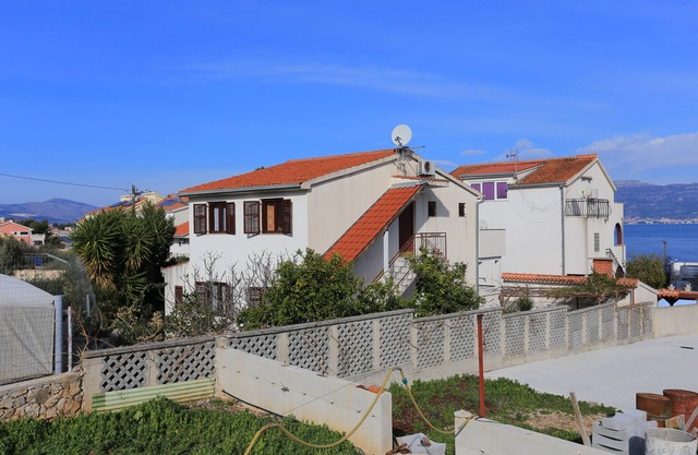 Two bedroom apartment with terrace Slatine, Čiovo (A-16345-b)