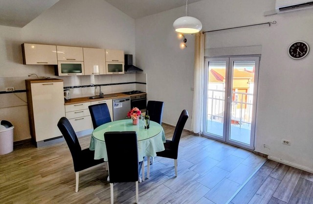Two bedroom apartment with balcony and sea view Stobreč, Split (A-22838-a)