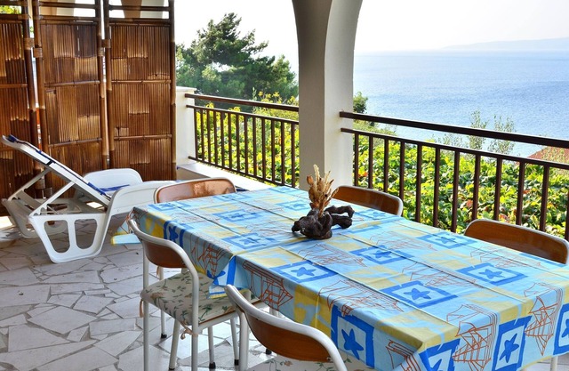 Two bedroom apartment near beach Pisak, Omiš (A-658-c)