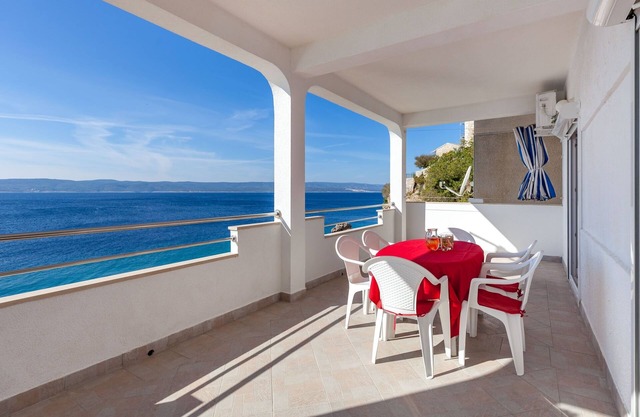 Two bedroom apartment near beach Pisak, Omiš (A-1001-c)