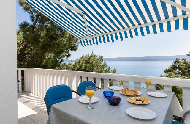 Two bedroom apartment near beach Mimice, Omiš (A-2736-a)