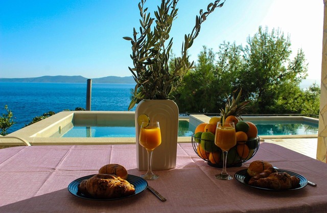 Two bedroom apartment near beach Pisak, Omiš (A-23884-a)