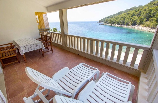 Two bedroom apartment near beach Cove Skozanje, Hvar (A-5713-d)