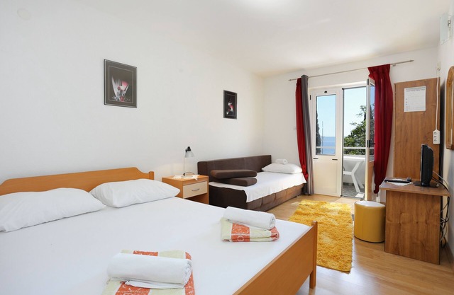 Two bedroom apartment with balcony and sea view Živogošće - Porat, Makarska (A-18218-b)