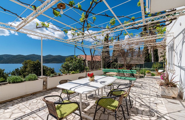 Two bedroom apartment with terrace and sea view Viganj, Pelješac (A-19391-a)