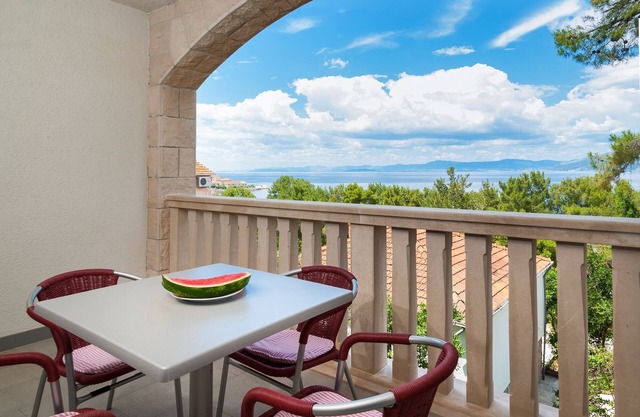 Two bedroom apartment with balcony and sea view Postira, Brač (A-15242-b)
