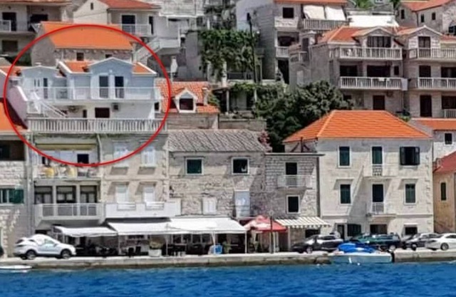 Two bedroom apartment with balcony and sea view Povlja, Brač (A-21810-a)