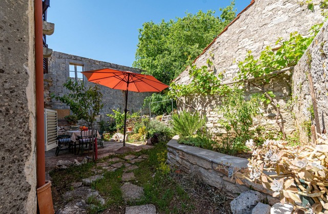 Two bedroom apartment with terrace Žrnovo, Korčula (A-9239-a)