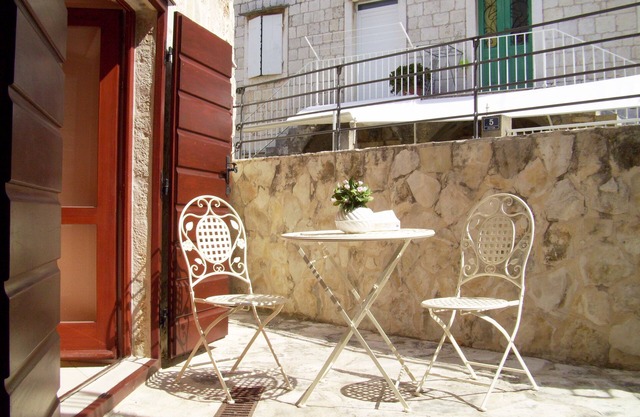 Two bedroom apartment with terrace Komiža, Vis (A-9247-b)