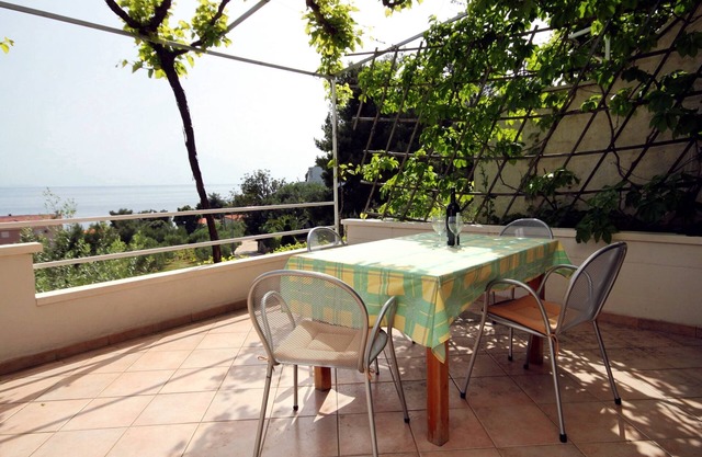 Two bedroom apartment with terrace and sea view Ivan Dolac, Hvar (A-592-a)