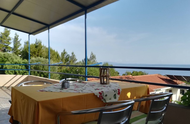 Two bedroom apartment with terrace and sea view Ivan Dolac, Hvar (A-8797-a)