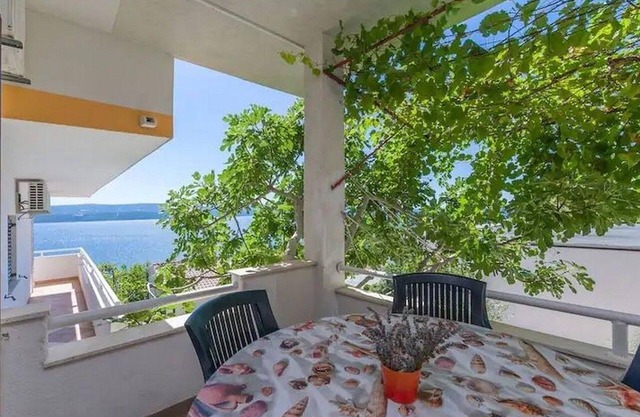 Two bedroom apartment with terrace and sea view Lokva Rogoznica, Omiš (A-22069-b)